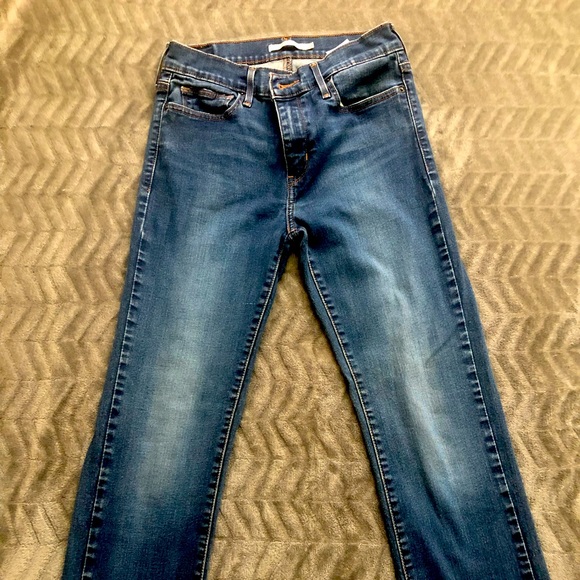 29 | Levi’s Slimming Straight Blue Jeans - Picture 4 of 6